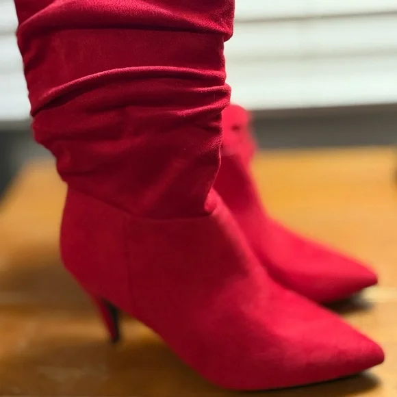 Dream Pairs Red Heeled Boots - Picture 3 of 3